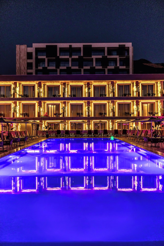 hotel vlora priam affiliated by melia