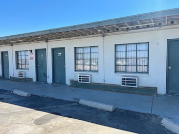carls motel
