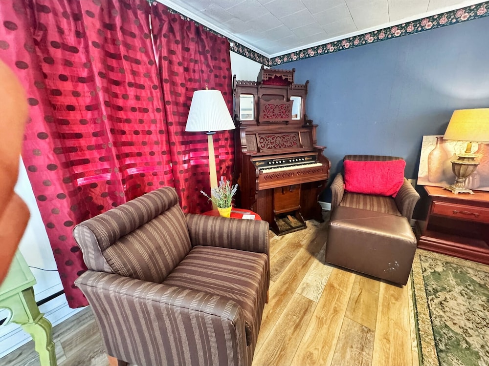 chesterfield hotel by oyo hwy 9
