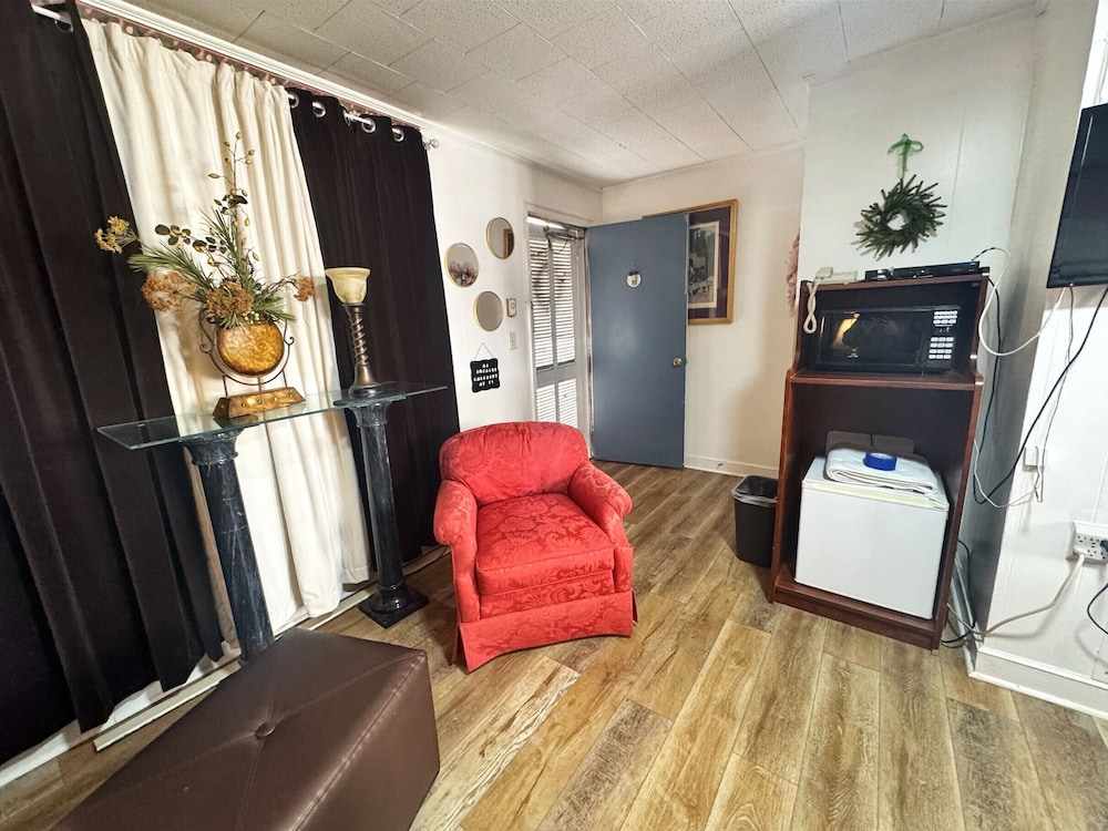 chesterfield hotel by oyo hwy 9