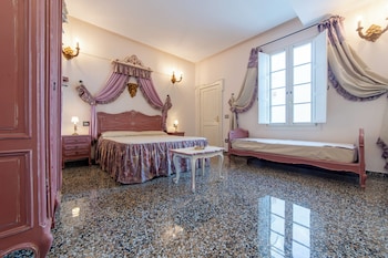 the crown palace