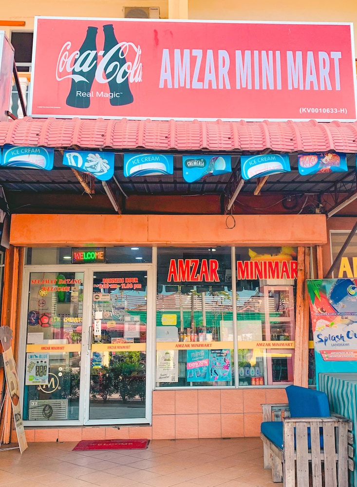 amzar motel cenang
