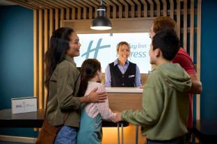holiday inn express and suites reims rives de vesle