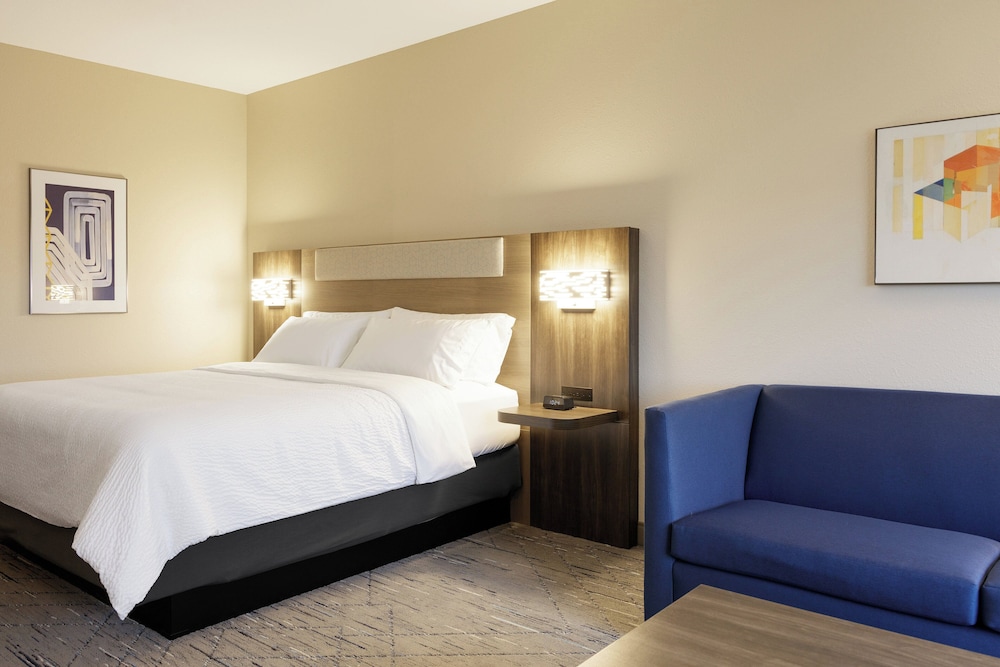 holiday inn express and suites clarksville north by ihg