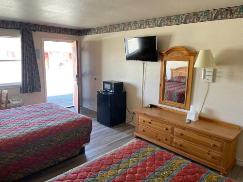 Motel 7 By Oyo Near Phoenix Airport,1307, East Main Street,3 star