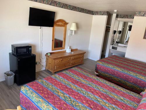 Motel 7 By Oyo Near Phoenix Airport,1307, East Main Street,3 star