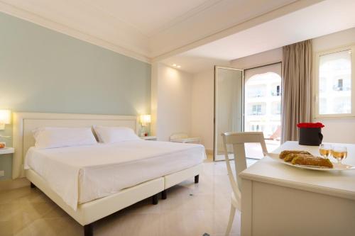 hellenia yachting hotel