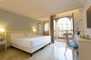 hellenia yachting hotel