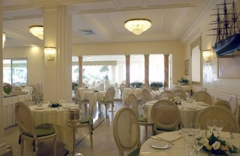 hellenia yachting hotel