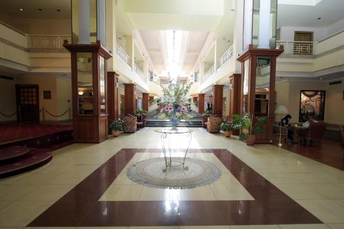 le grande plaza hotel