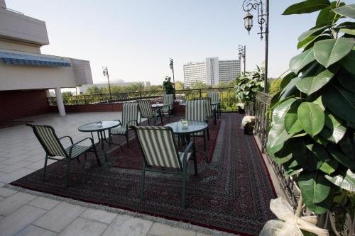le grande plaza hotel