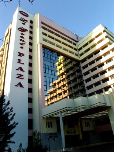 le grande plaza hotel