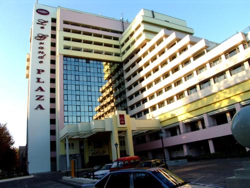 le grande plaza hotel