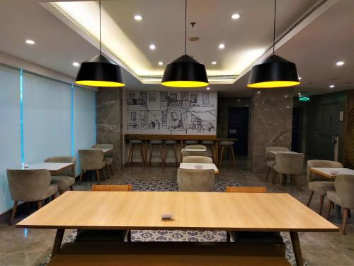 holiday inn express ahmdabad prahlad nagar an ihg hotel