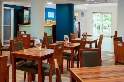 holiday inn express york by ihg