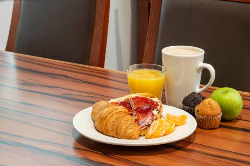 holiday inn express york by ihg