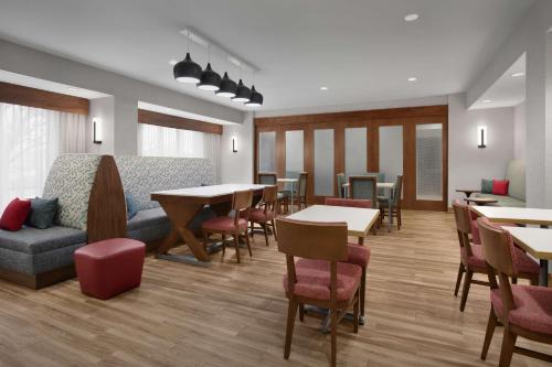 hampton inn yorkville