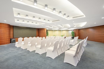 crowne plaza zhuhai city center by ihg
