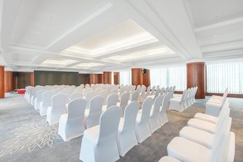 crowne plaza zhuhai city center by ihg