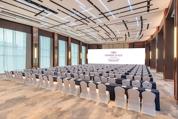 crowne plaza zhuhai city center by ihg