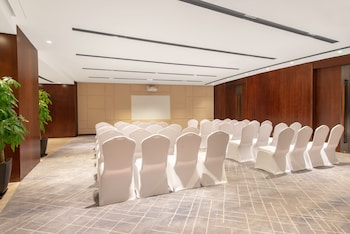 crowne plaza zhuhai city center by ihg