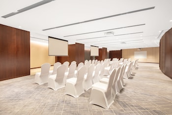 crowne plaza zhuhai city center by ihg