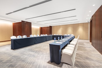 crowne plaza zhuhai city center by ihg