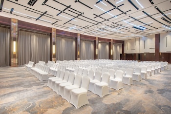 crowne plaza zhuhai city center by ihg