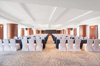 crowne plaza zhuhai city center by ihg