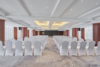 crowne plaza zhuhai city center by ihg