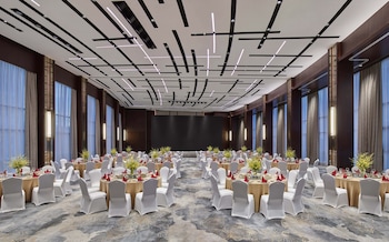 crowne plaza zhuhai city center by ihg