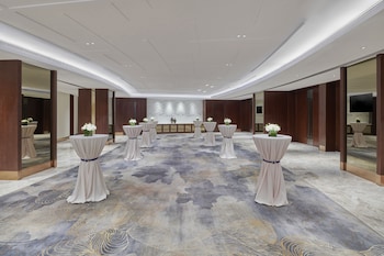 crowne plaza zhuhai city center by ihg