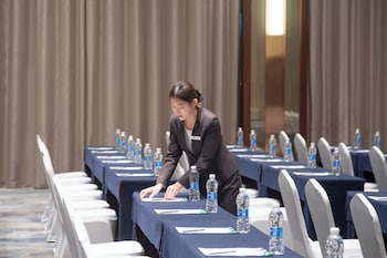crowne plaza zhuhai city center by ihg