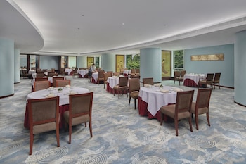 crowne plaza zhuhai city center by ihg