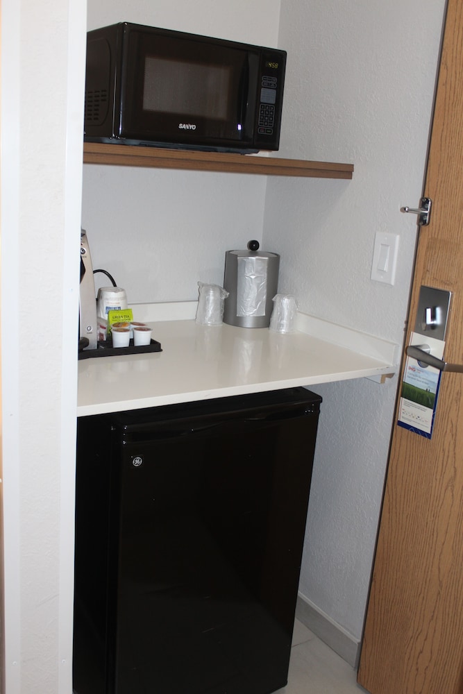 holiday inn express hotel and suites raton by ihg