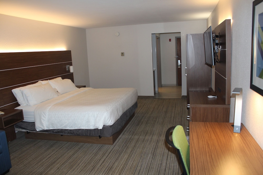 holiday inn express hotel and suites raton by ihg