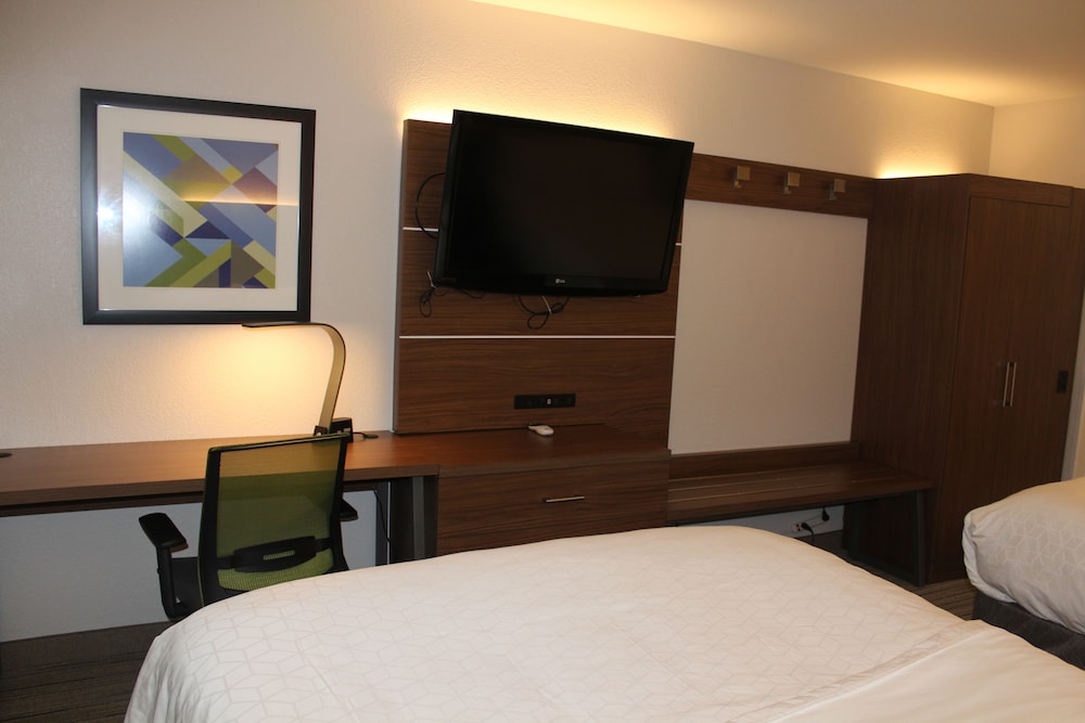 holiday inn express hotel and suites raton by ihg