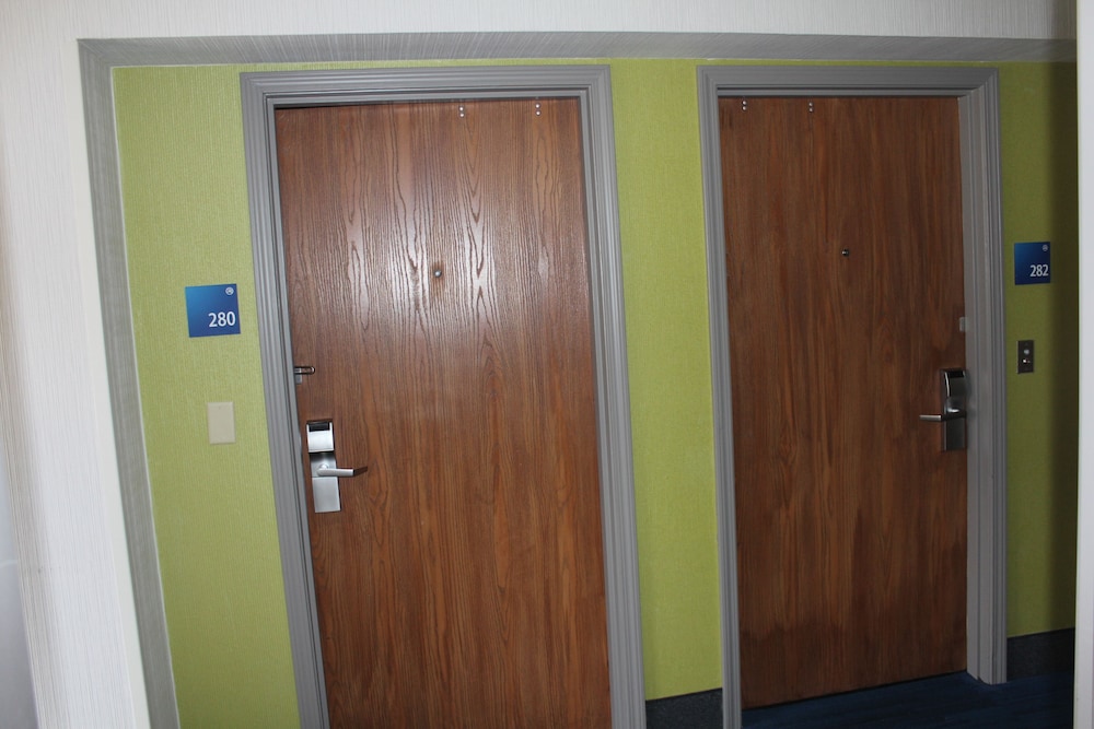 holiday inn express hotel and suites raton by ihg