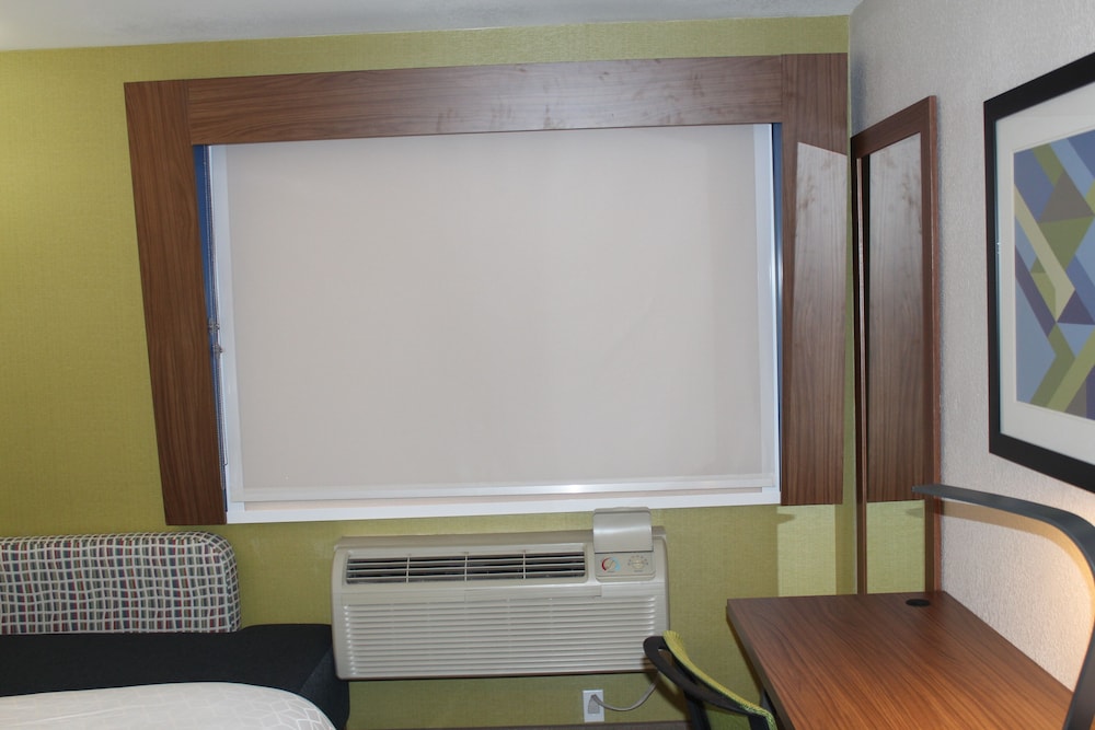 holiday inn express hotel and suites raton by ihg