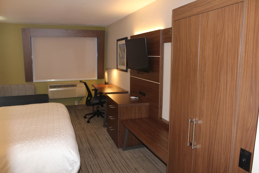 holiday inn express hotel and suites raton by ihg