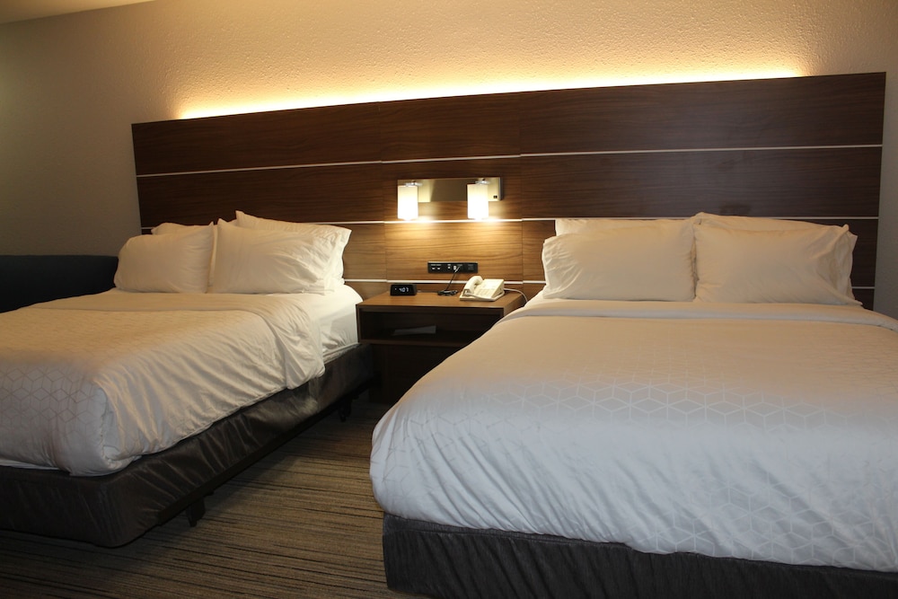 holiday inn express hotel and suites raton by ihg