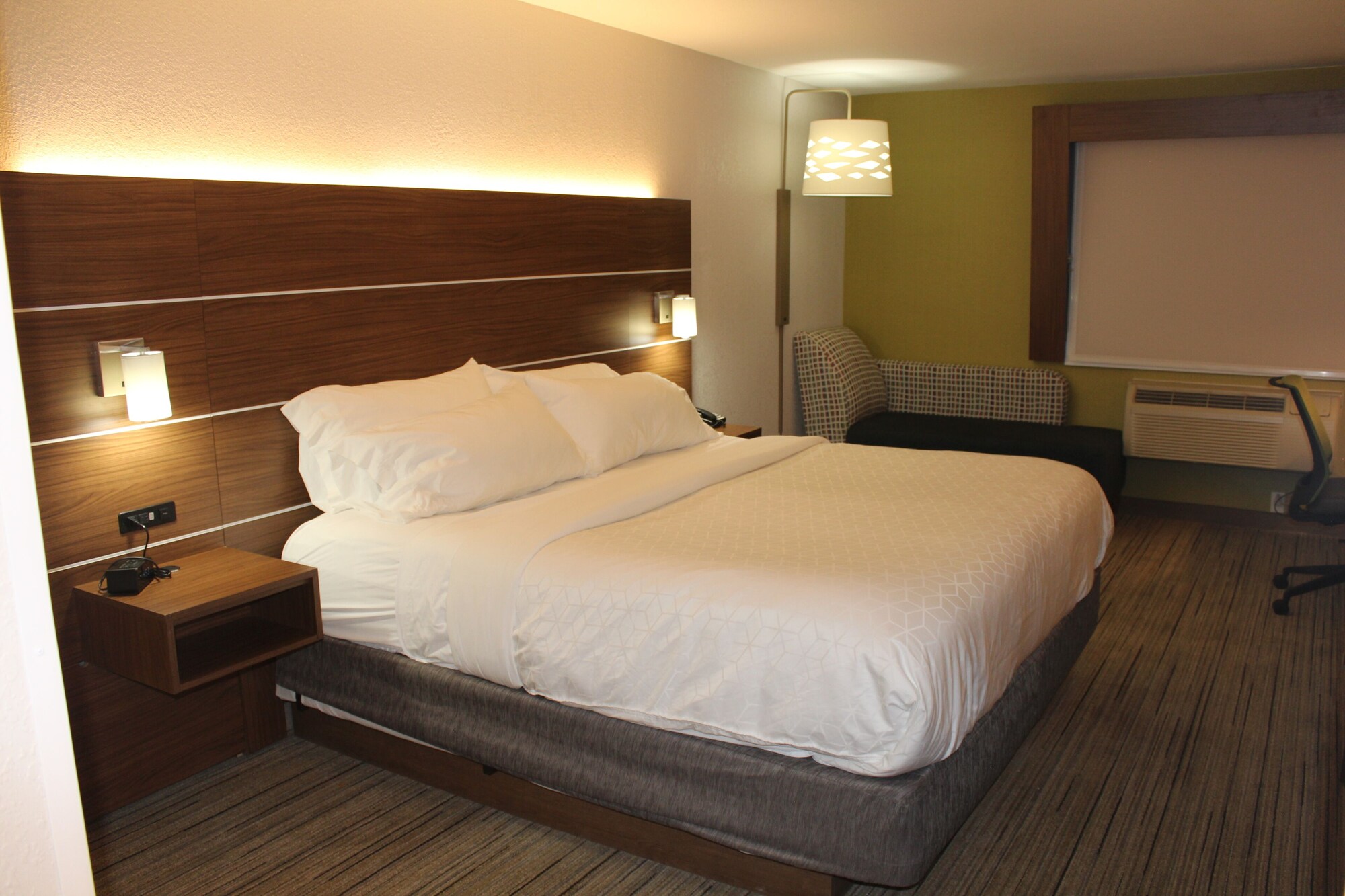 holiday inn express hotel and suites raton by ihg