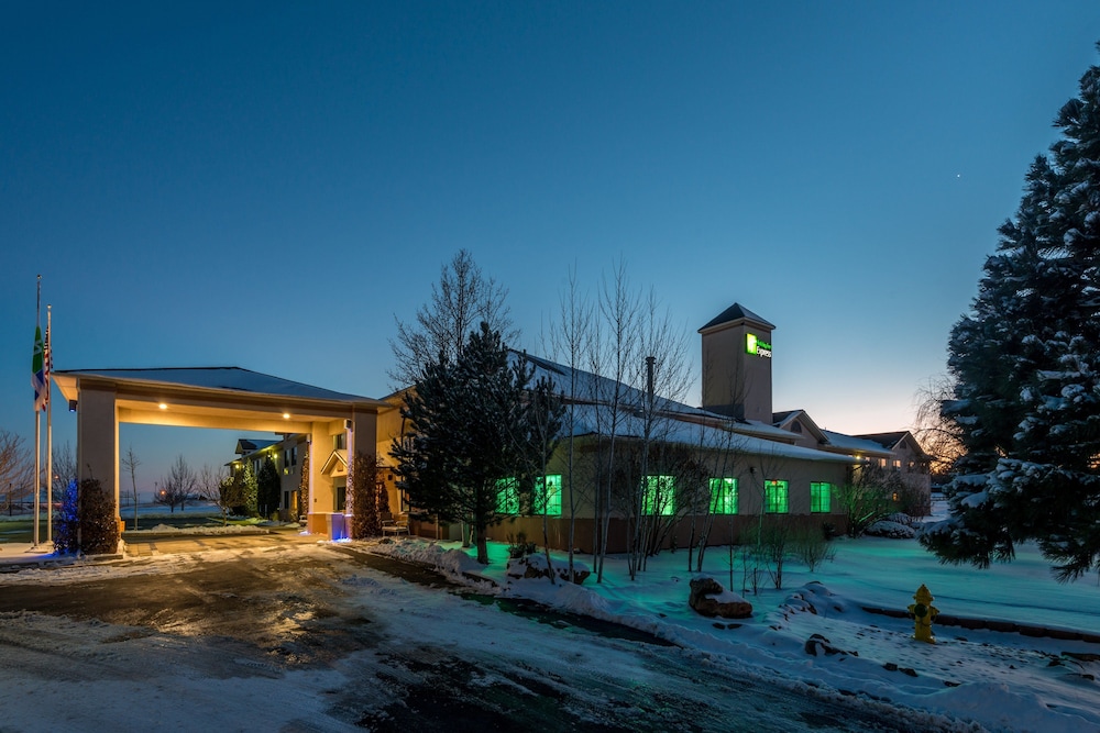 holiday inn express hotel and suites raton by ihg