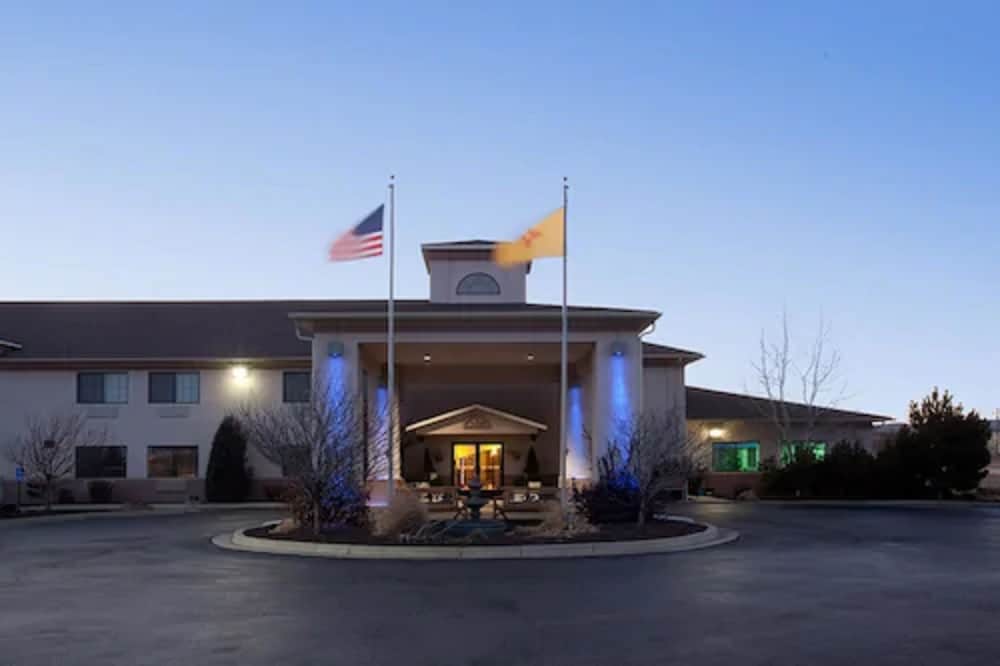 holiday inn express hotel and suites raton by ihg