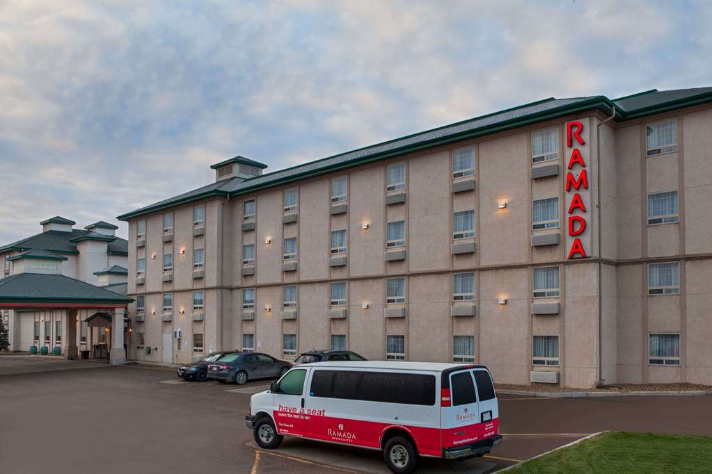 Ramada By Wyndham Red Deer Hotel And Suites