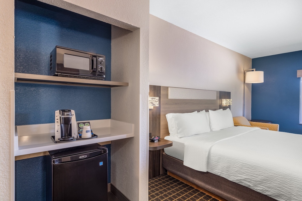 holiday inn express hotel and suites pittsburg by ihg