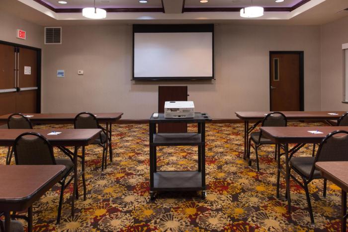 holiday inn express hotel and suites pittsburg by ihg