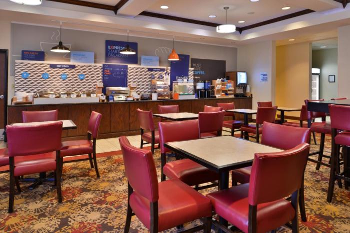holiday inn express hotel and suites pittsburg by ihg
