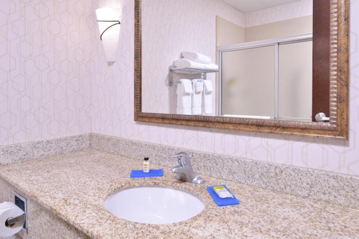 holiday inn express hotel and suites pittsburg by ihg