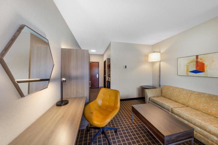 holiday inn express hotel and suites pittsburg by ihg